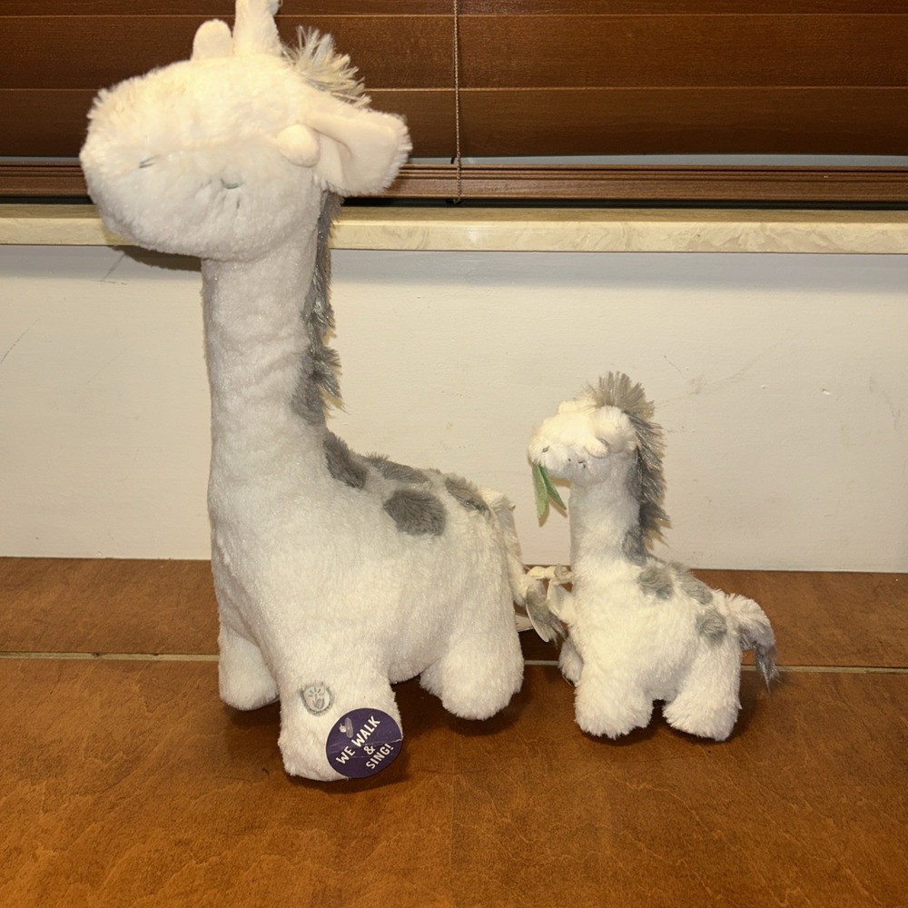 Hallmark Gifts - Big and Little Giraffe Singing Plush with Motion 33cm